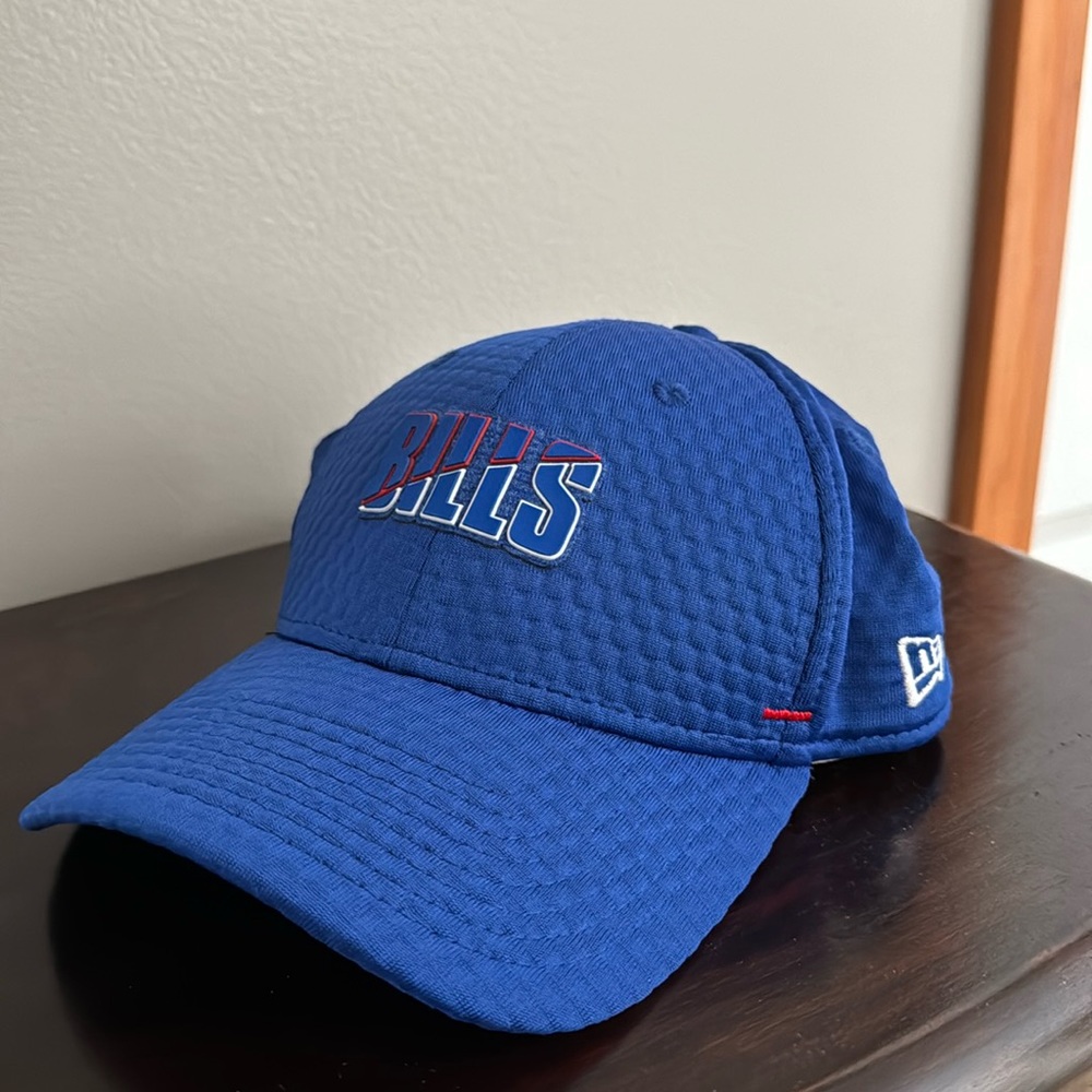 Buffalo Bills New Era blue medium/large flex fit training camp hat